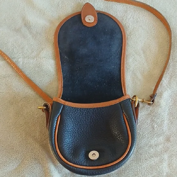 Dooney & Bourke "Big Duck" AWL Crossbody Bag (Vintage) - Picture 3 of 14